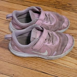 Free w Purchase- Girls Nike Sneakers
